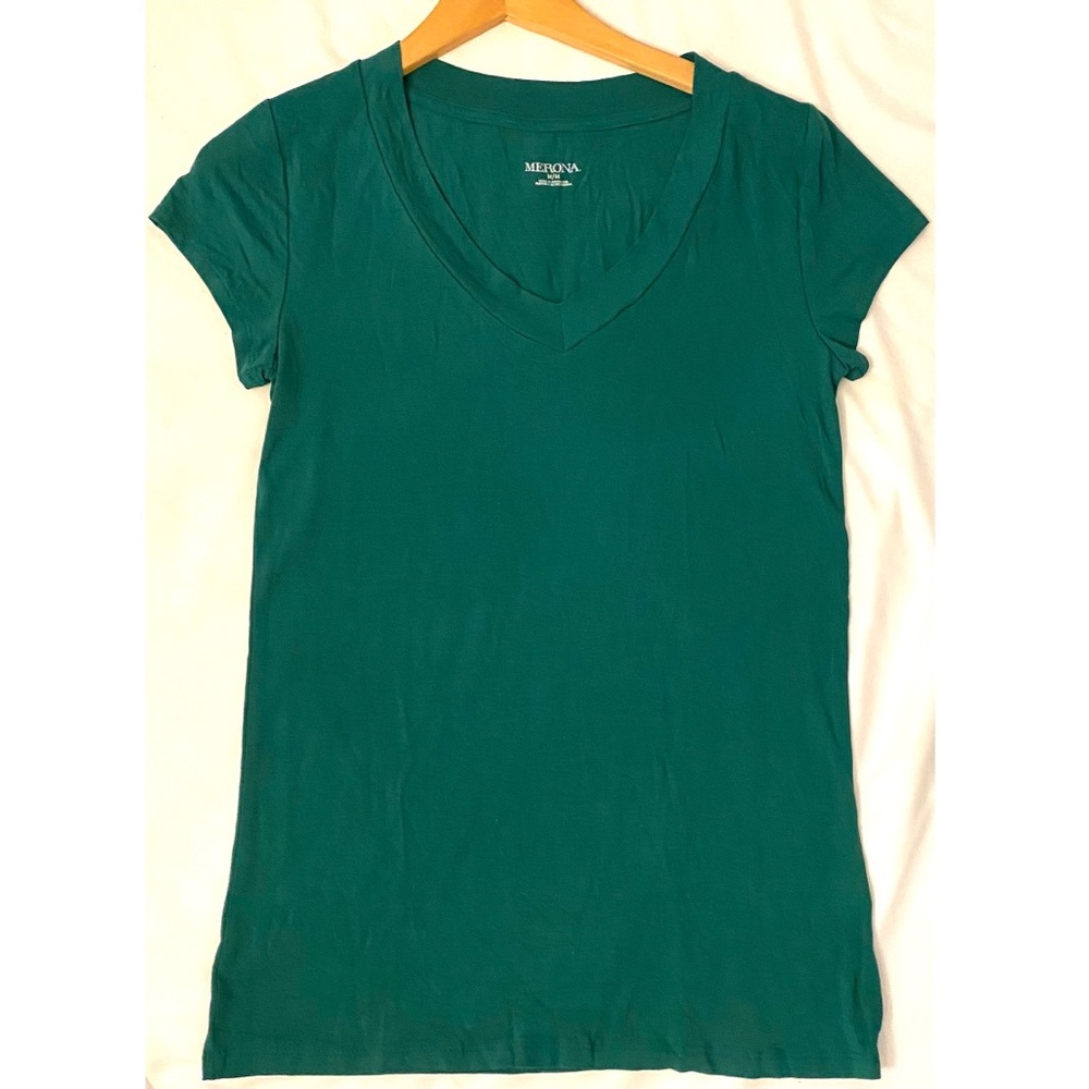 V Neck Tee - green